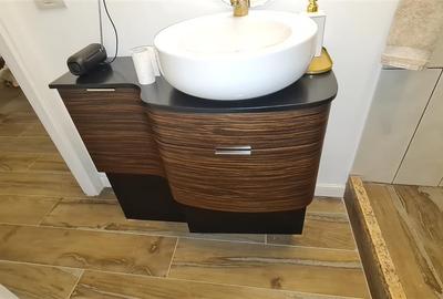 Spatiu langa Primarie pt. prestari servicii, birou, cabinet, salon - renovat - T - 13