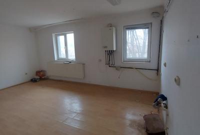 Apartament 2 cam Stefanesti-La Cetate, sup 55 m, et 2, const 2007, pret 46 000E - 1