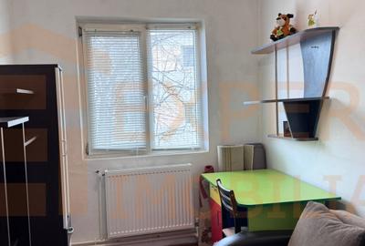 Apartament cu 3 camere semidecomandat, mobilat în Tomis Nord