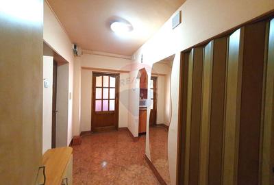 Inchiriez apartament 2 camere Vlaicu, decomandat, etaj 2, centrală gaz - 12