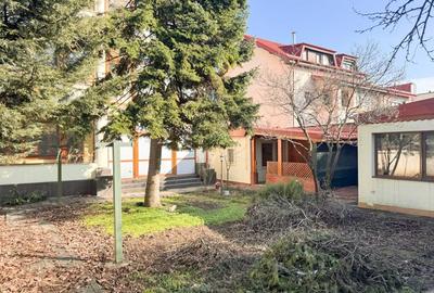 Casă cu 7 camere în Vatra Luminoasă