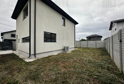 Casă cu 4 camere în Berceni