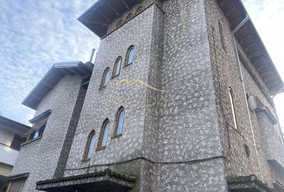 Casă individuală cu 8 camere în Primăverii