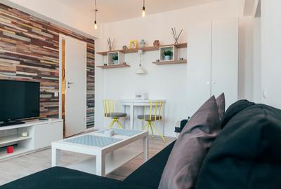 Apartament cu 2 camere semidecomandat, mobilat în Universitate