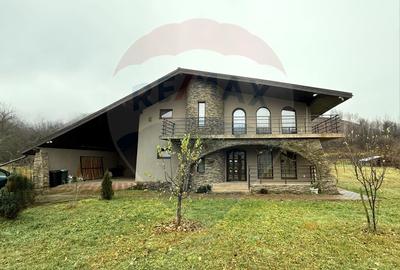 Casă / Vilă cu 5 camere de vânzare - 1