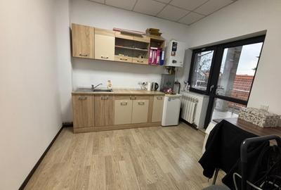 Spațiu de birouri central – 3 încăperi (open space 60 mp) + parcare - 3