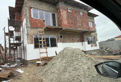 Casă cu 5 camere în Bragadiru