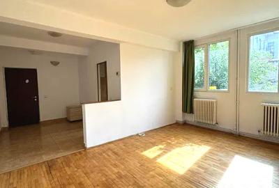 Apartament  de vanzare 2 camere Piata Mihai Viteazu