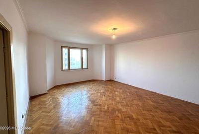 Apartament cu 6 camere circular în Armeneasca