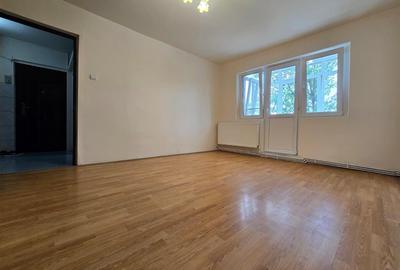 Apartament cu 2 camere semidecomandat în Mircea cel Bătrân