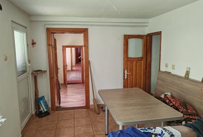 Casa 4 camere libera la vanzare VLADENI - 9