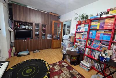 Apartament cu 3 camere decomandat, mobilat în Alexandru cel Bun