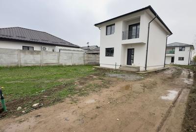 CASA INDIVIDUALA GLINA, INCALZIRE PARDOSEALA, TEREN 325 MP, COMIS 0% - 2