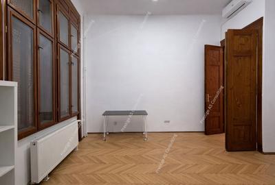 Spatiu Birouri  150 mp | Balcon cu vedere directa spre Piata Victoriei - 1