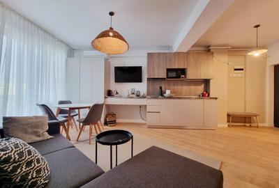 Apartament cu 2 camere semidecomandat, mobilat în Est