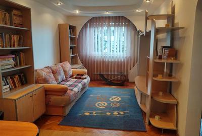 Apartament cu 3 camere decomandat, mobilat în Ștrand