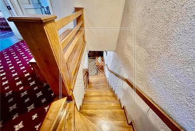 Casa de vanzare in Sibiu - 6 camere, garaj - teren 250 mp - 12
