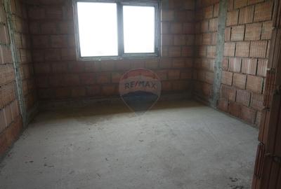 CASA CUPLATĂ DE VÂNZARE la rosu sau la semifinisat în Tăuții Măgherăuș - 1