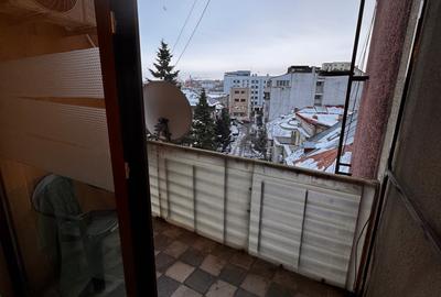 Apartament mare, luminos, 50 metri de metrou. - 13