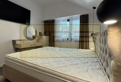 Apartament cu 3 camere semidecomandat, mobilat în Podul de Fier