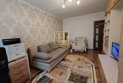 Apartament cu 2 camere decomandat în Podul de Fier