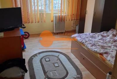 Apartament cu 3 camere semidecomandat în Crângași