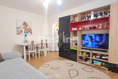 Apartament cu 3 camere semidecomandat, mobilat în Tătărași