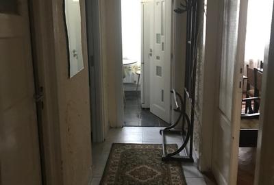 Apartament 3 camere, cu centrala proprie,parter