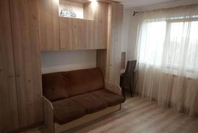 închiriez apartament 2 camere, decomandat, balcon, centala, termopane, dublu izo