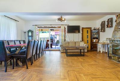 Cabana de vânzare –Mărișel, 10 camere, terasa 41mp, piscină, ciubăr - 1