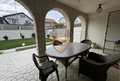 Casă individuală cu 8 camere în Est