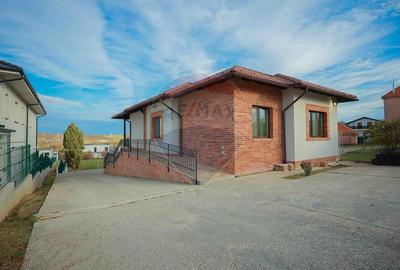 De vanzare casa cu 5 camere, in zona de dealuri, str. Raspantiilor - 1