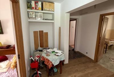 Apartament cu 4 camere decomandat în Păcurari