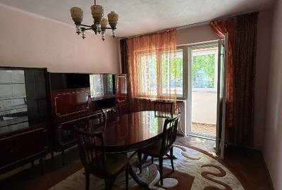 Apartament cu 3 camere decomandat, mobilat în Central