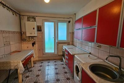 Apartament cu 4 camere decomandat în Micro 18