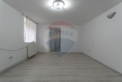 Garsonieră de închiriat– Strada Republicii 31/ Comision 0% - 12