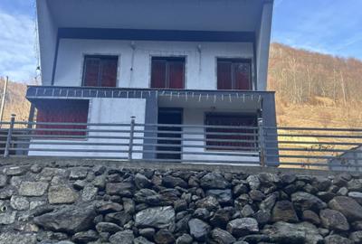 Casă individuală cu 4 camere în Măguri