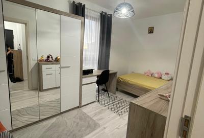 Apartament cu 3 camere decomandat în Palazu Mare
