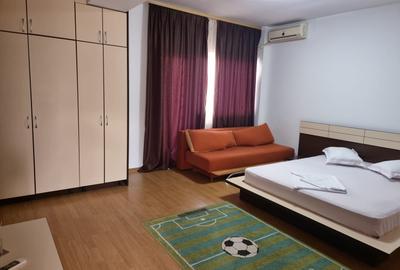 Mamaia Sat_vila 6camere cu bai proprii,pret 3000E - 6