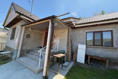 Casă cu 3 camere în Călugareni