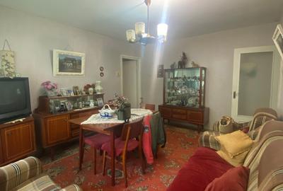 Apartament cu trei camere si boxa!