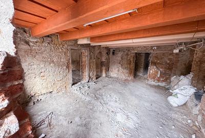 Apartament 2 Camere 80 mp UTILI De Renovat Str. Lunga - 3