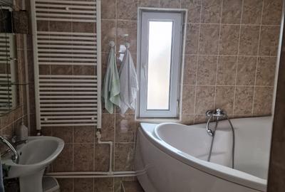De Inchiriat Casă 3 camere +dependințe situată in cartierul Obcini - 12