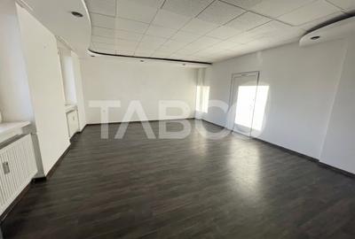 Spatiu comercial la strada 3 camere 150 mpu curte parcari Terezian - 2