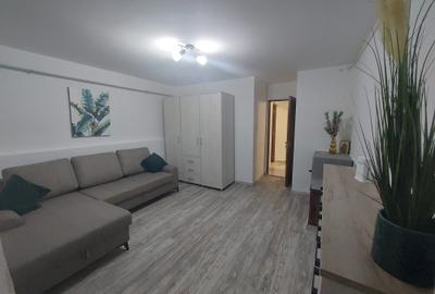 Vând Apartament 2 camere transformat în 3 camere cu terasa și gradina - 1