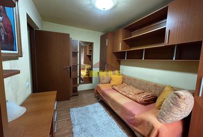 De inchiriat apartament cu 3 camere, zona Bulevard - 12