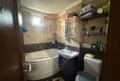 Apartament cu 3 camere de vânzare în zona Lapus - 8
