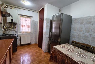 Apartament cu 3 camere, etaj intermediar - 4