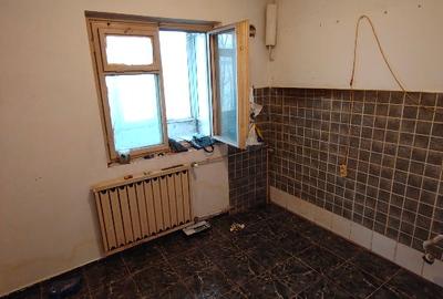 Apartament cu 3 camere decomandat în Gorjului