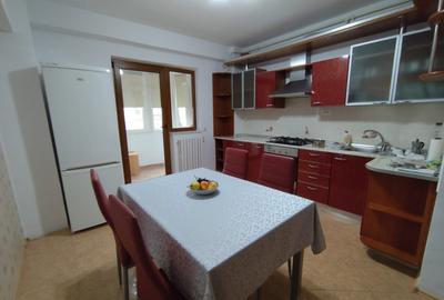 Apartament ultracentral cu 2 camere, 56 mp, 2 balcoane, etaj 3/4 - 3